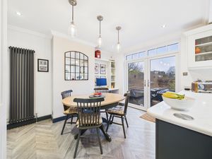 DINING AREA- click for photo gallery